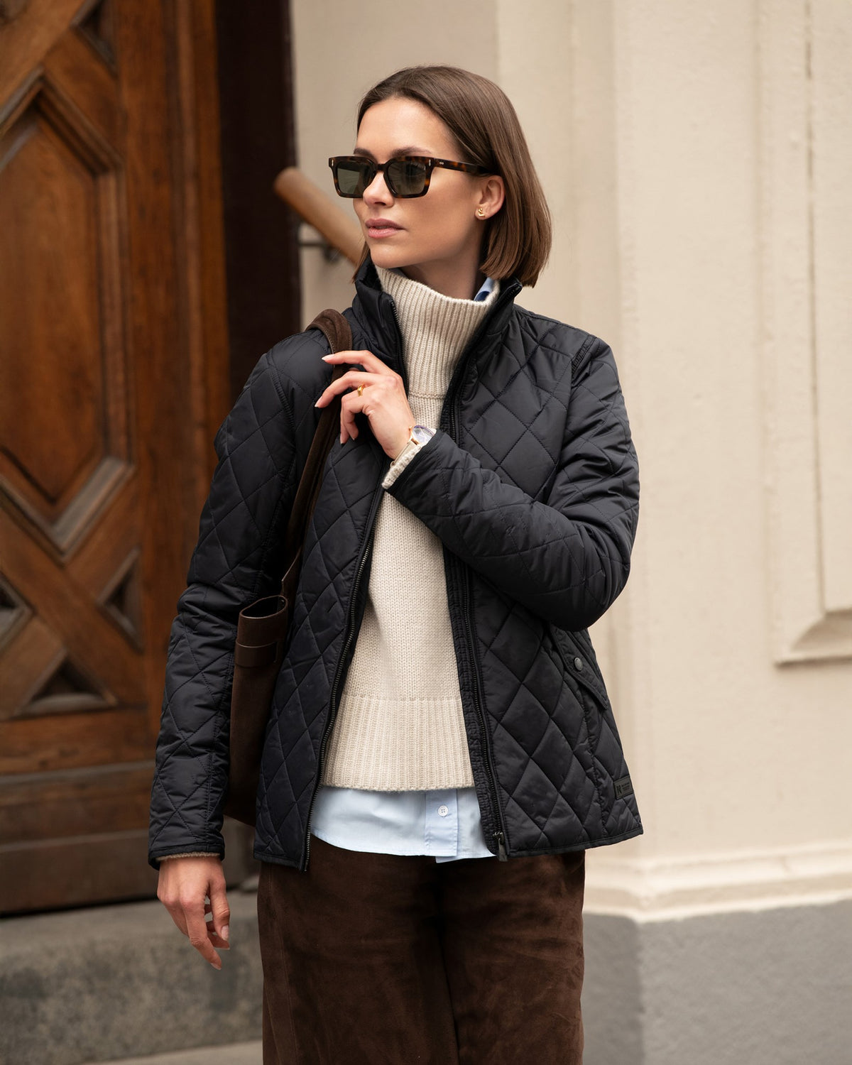 Henderson Women Midnight Blue AW25 Modelimage