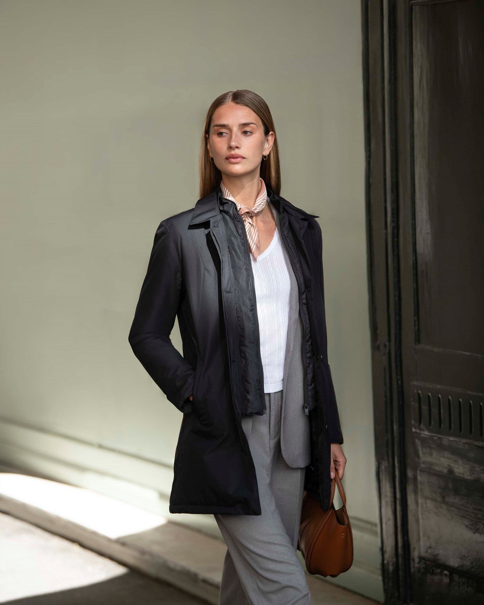 Abington Women Black AW26 Modelimage