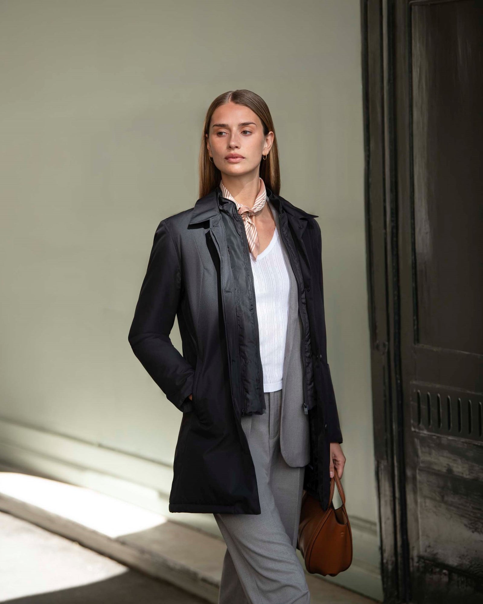 Abington Woman Black Back