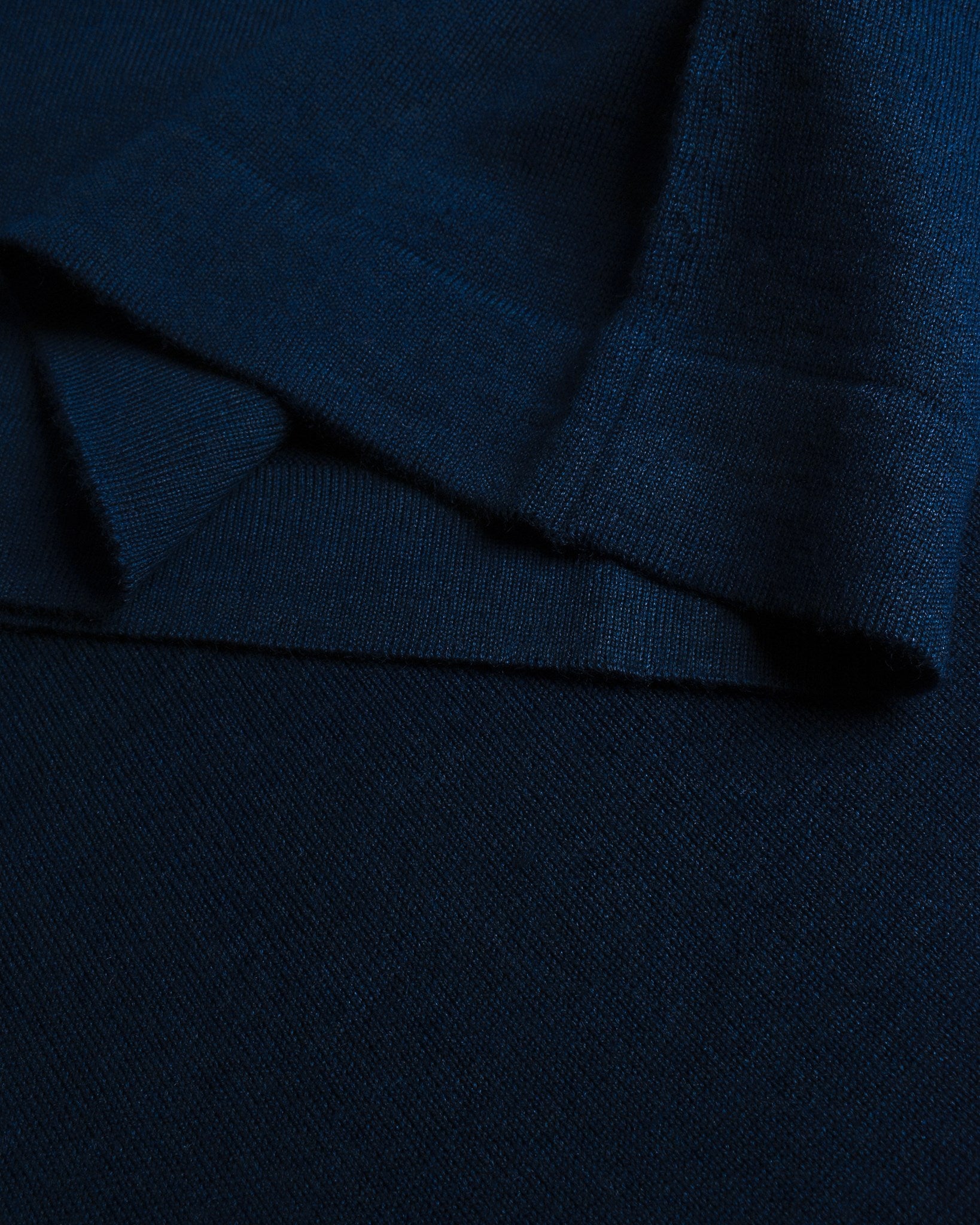 Ashbury Women Navy Closeup 3