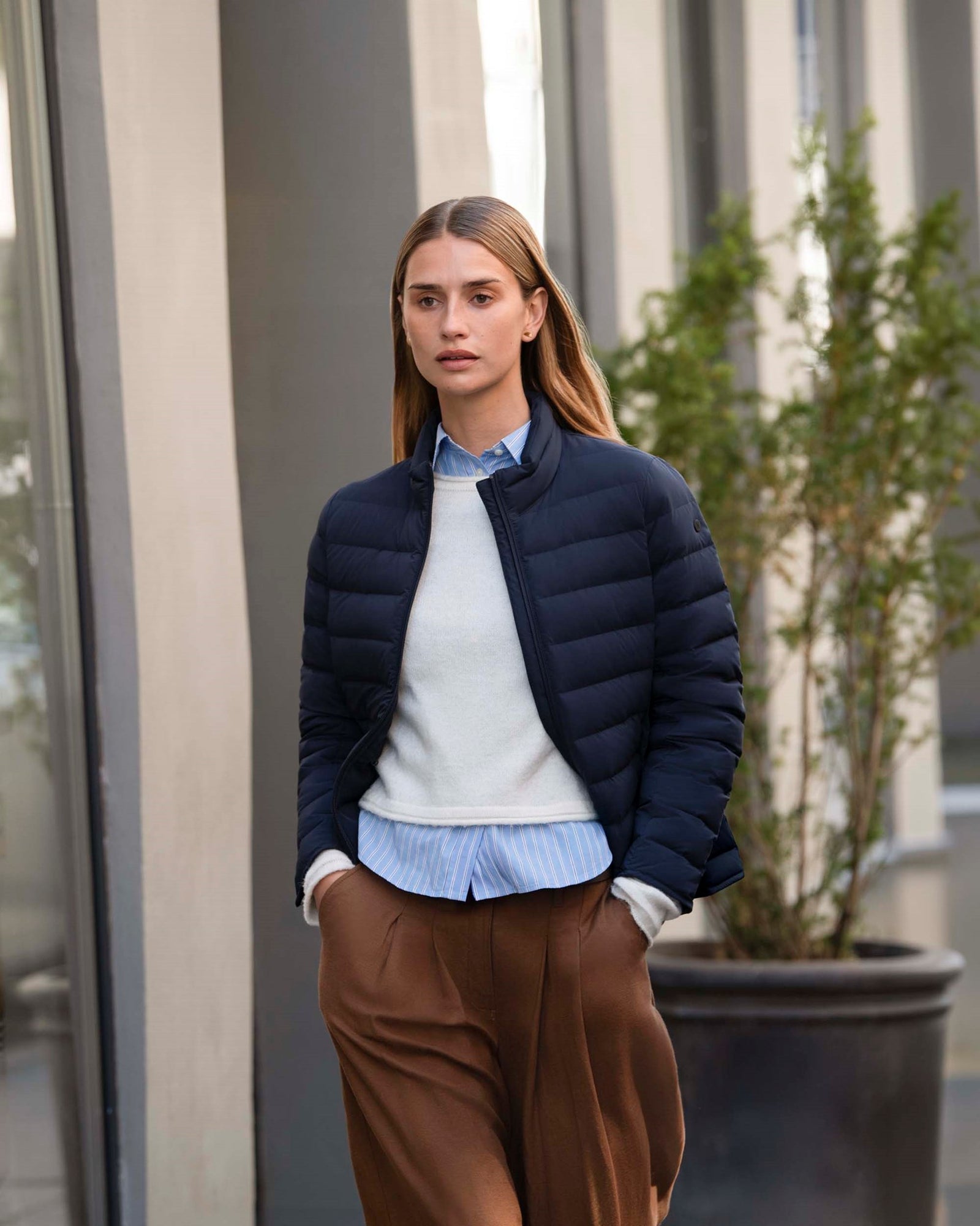 Avalon Women Navy Back