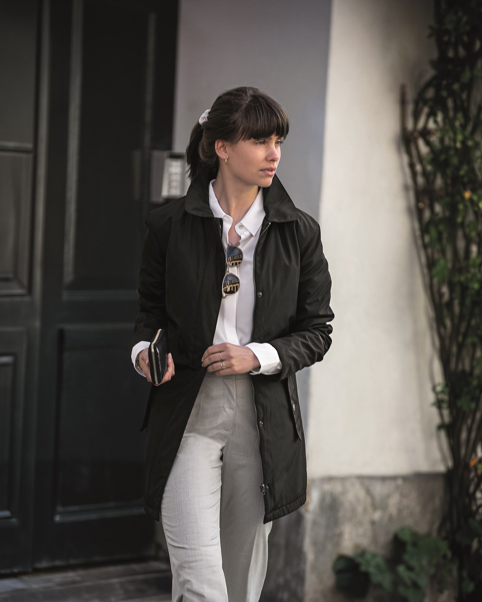 Bellington Woman Black Back