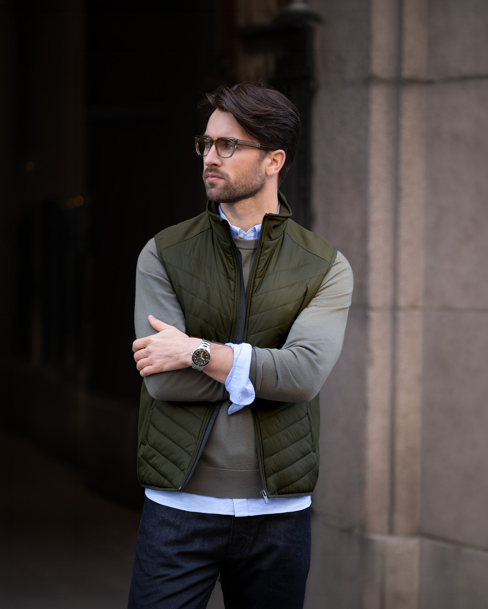 Benton Men Olive SS25 Modelimage (1)