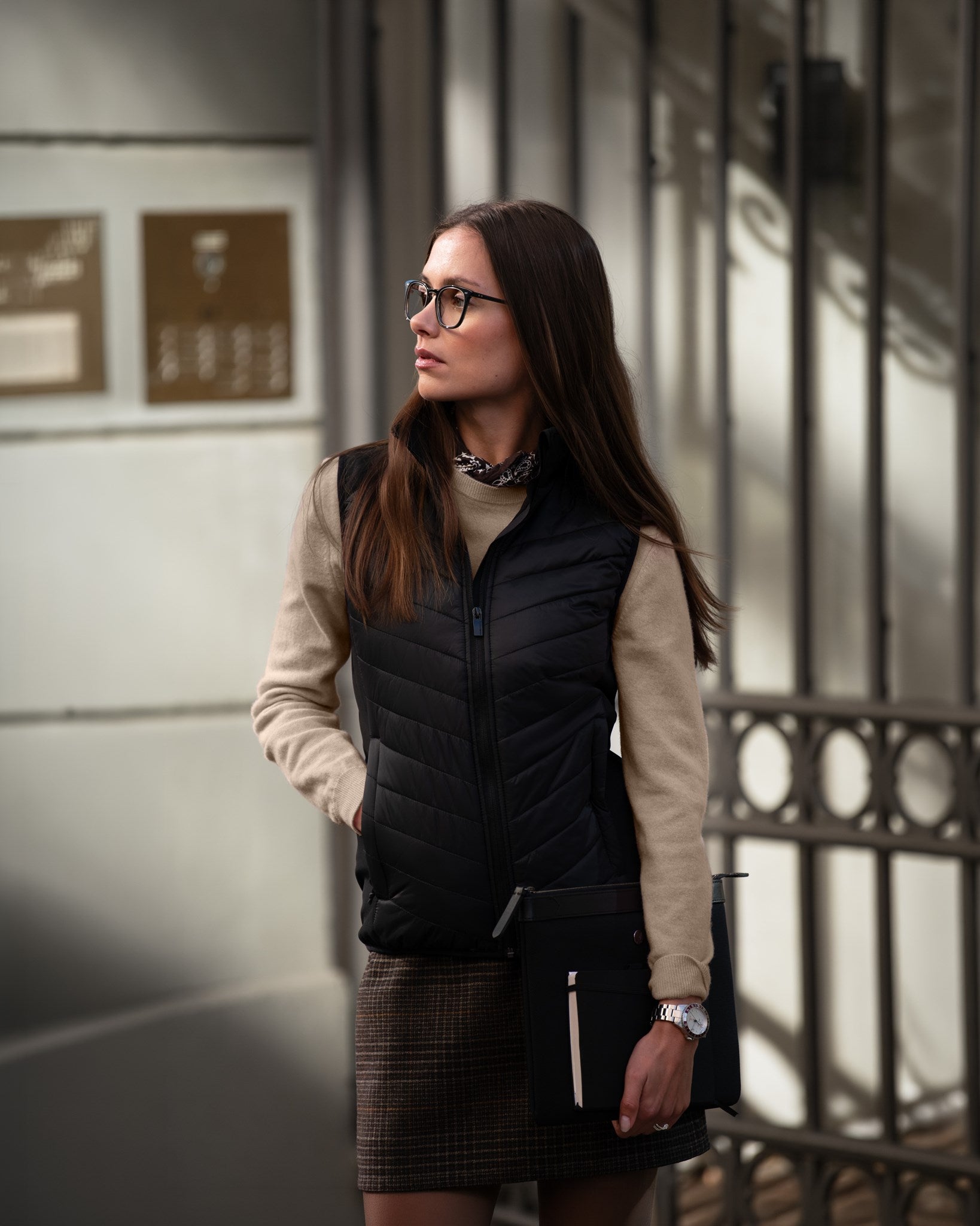 Benton Women Black SS25 Modelimage (1)