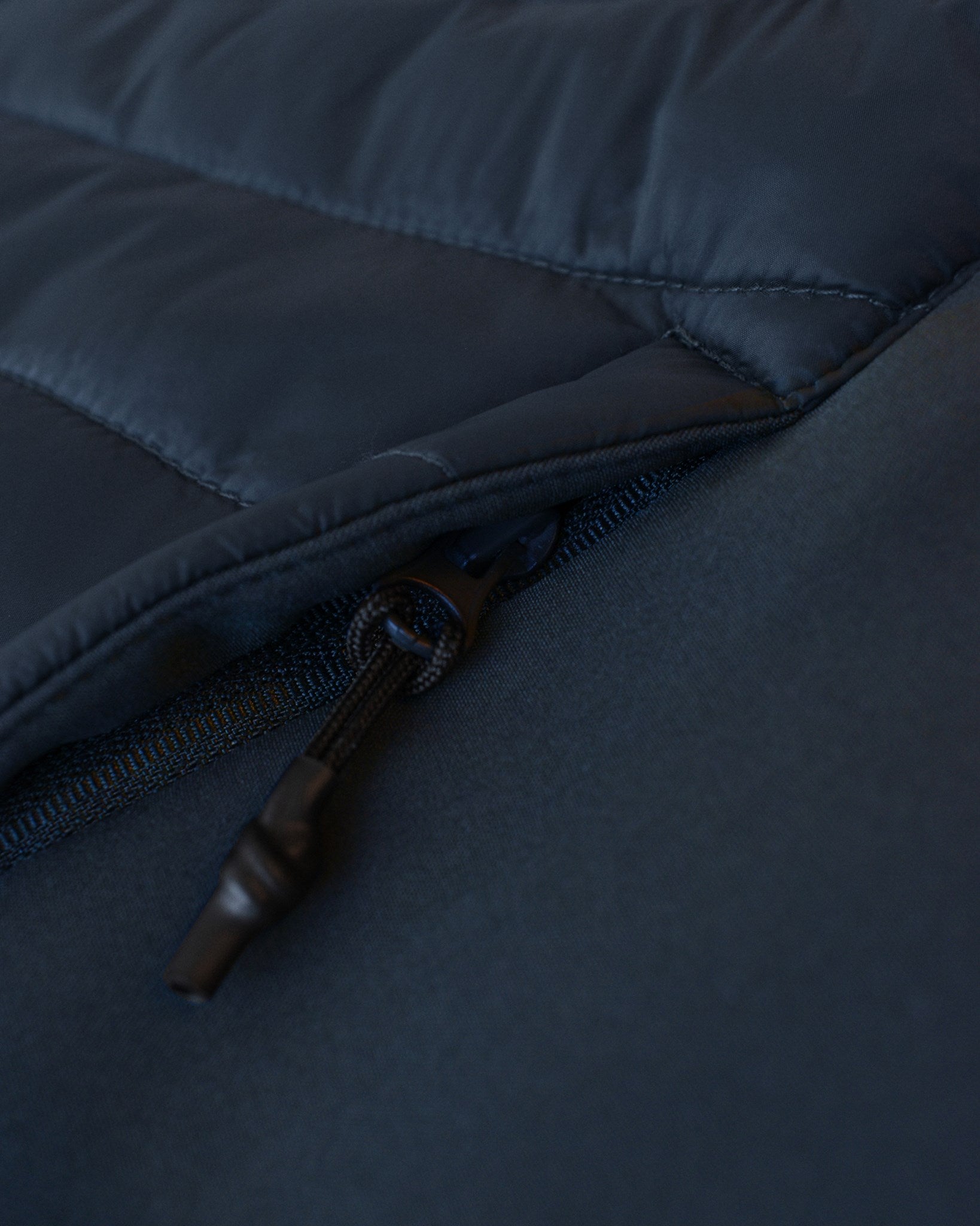 Bloomsdale Women Navy Closeup 2