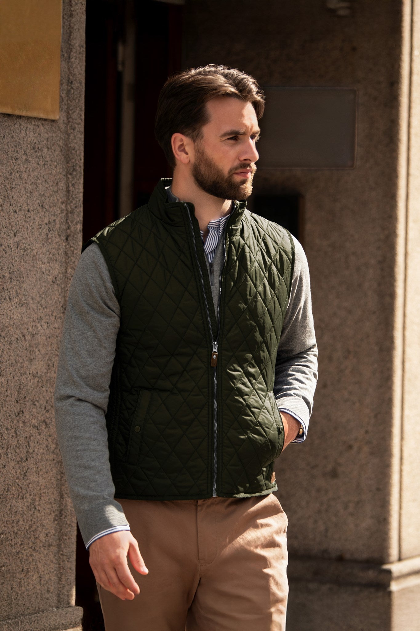 Camden Men Olive AW25 Modelimage