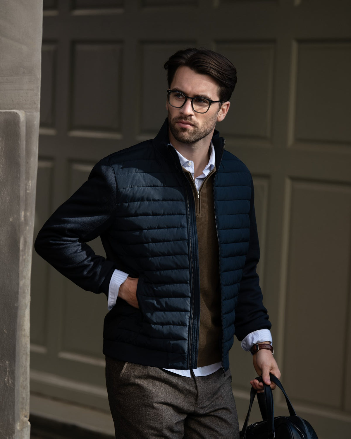 Crescent Men Navy SS25 Modelimage