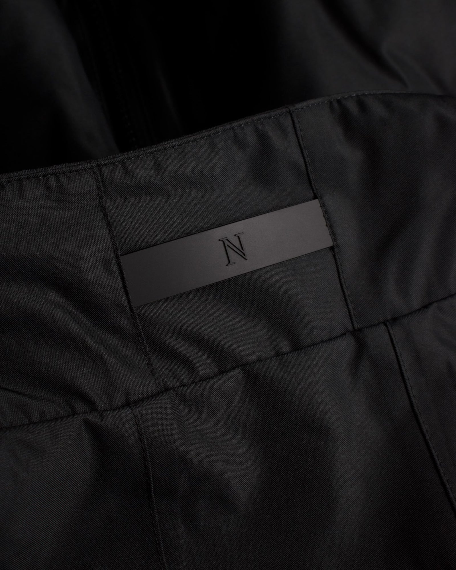 Davenport Men Black Back