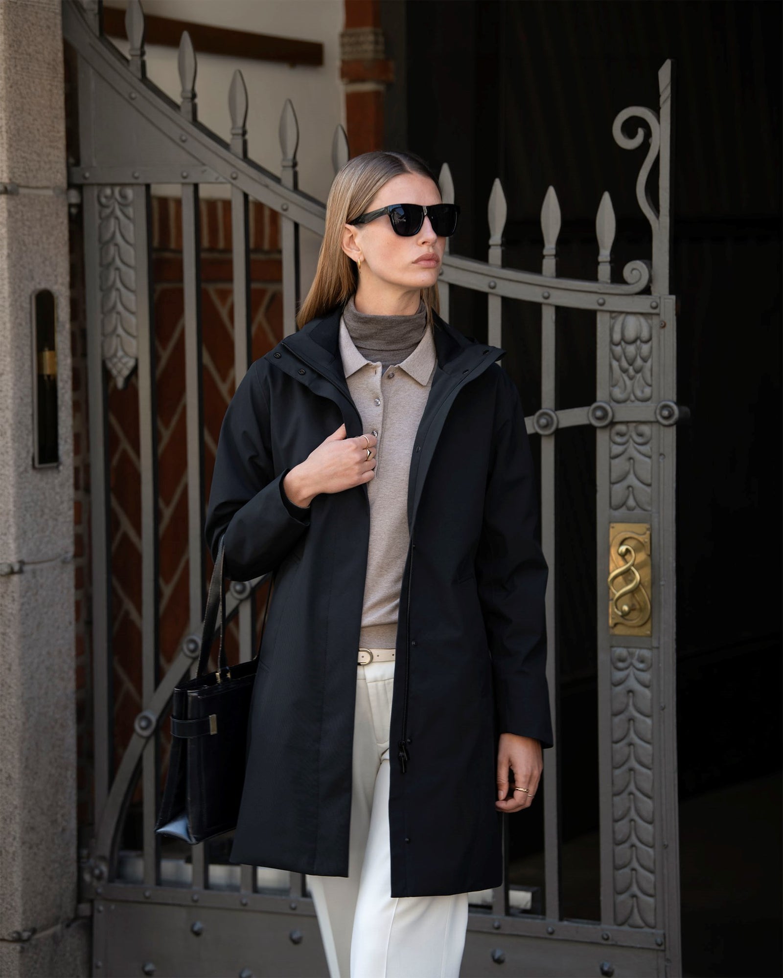 Eldridge Woman Black Back