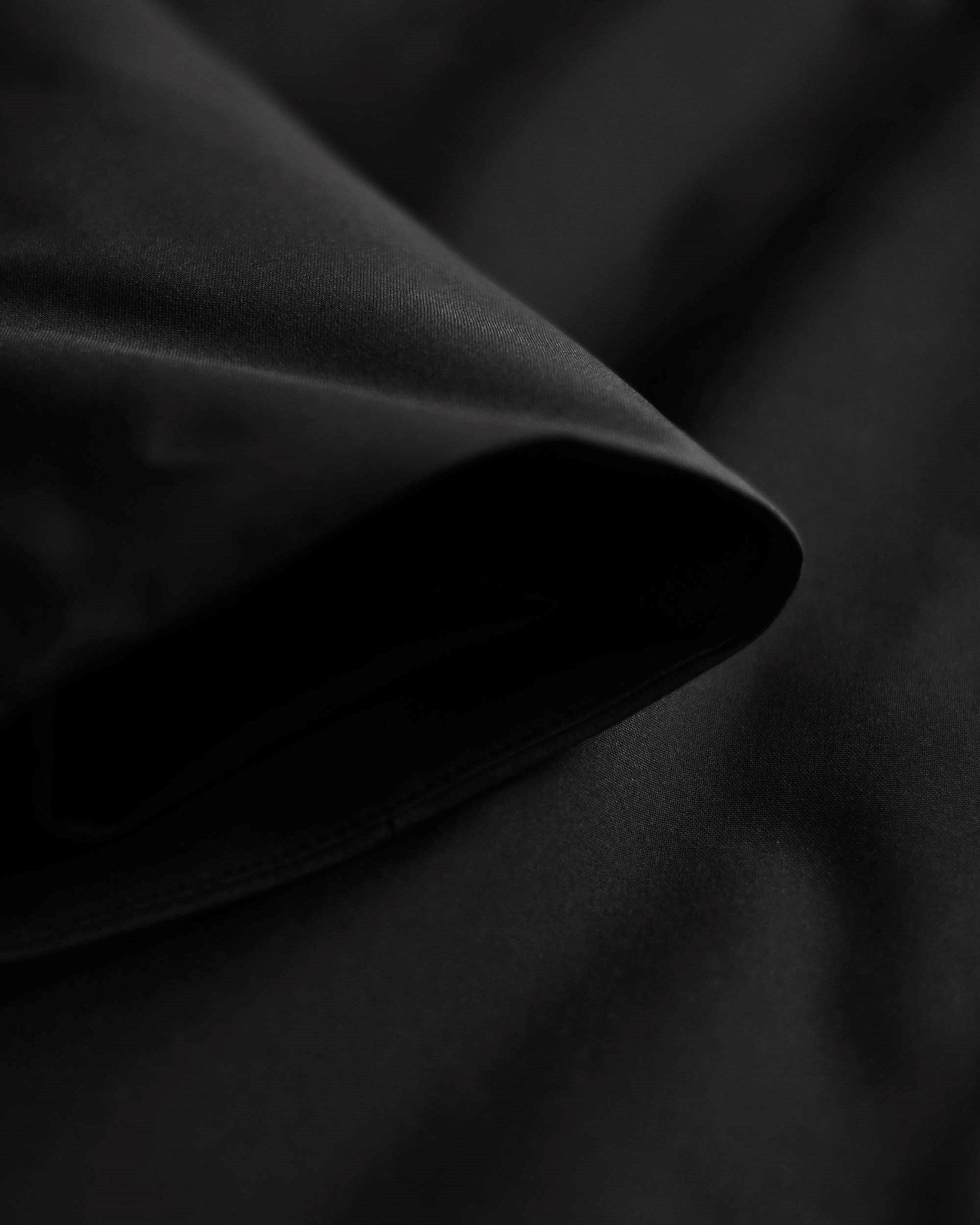 Eldrigde Men Women Black Closeup 2