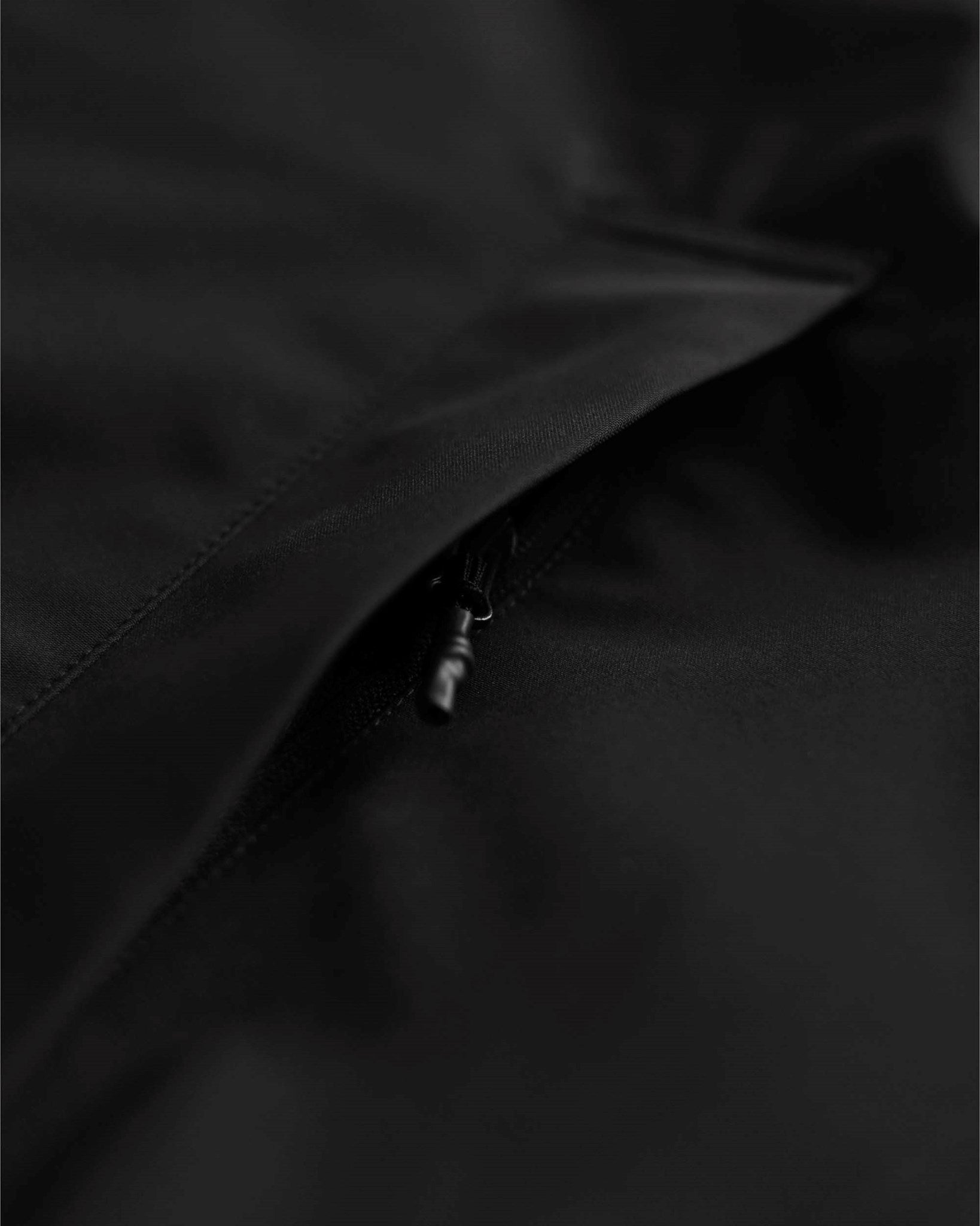 Eldrigde Men Women Black Closeup 4