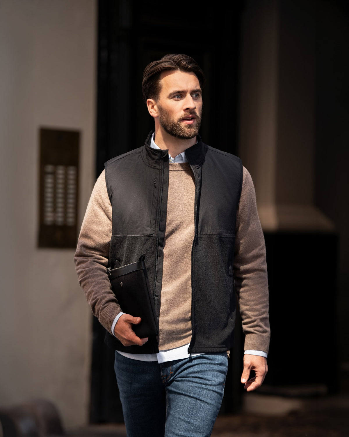 Highland Men Black AW25 Modelimage (1)
