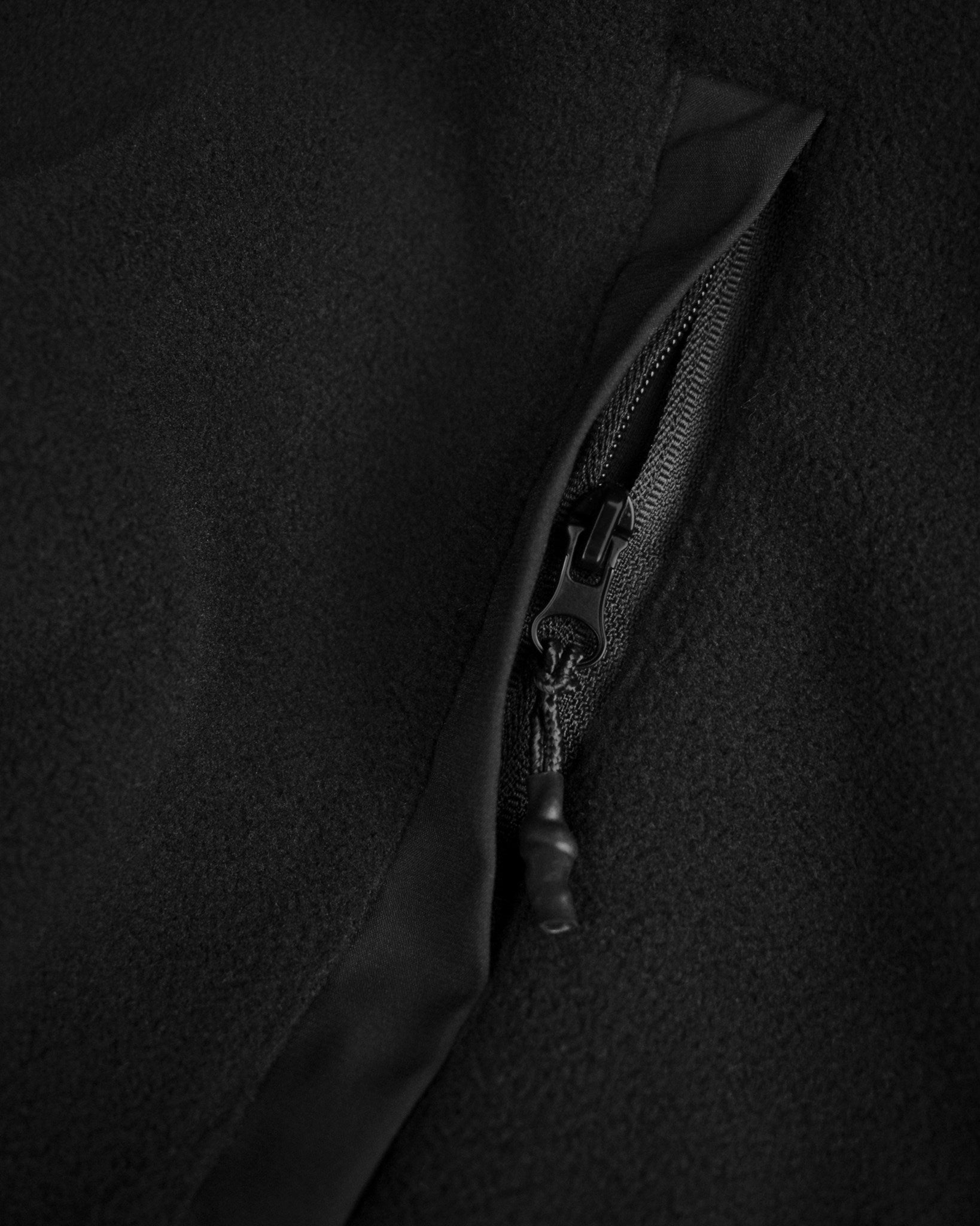 Higland Unisex Black Closeup 4