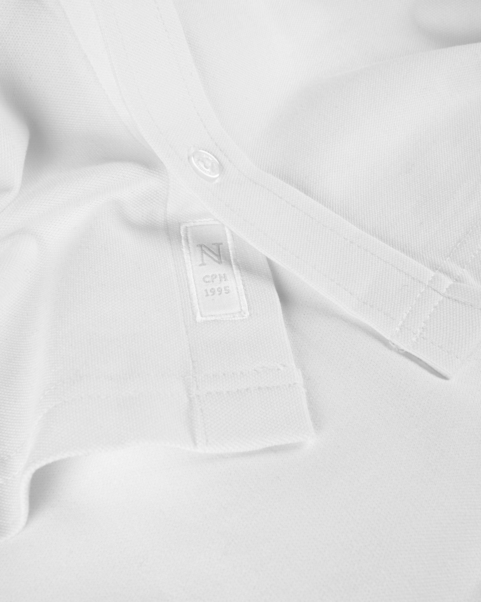 Kingston Men White Closeup 3