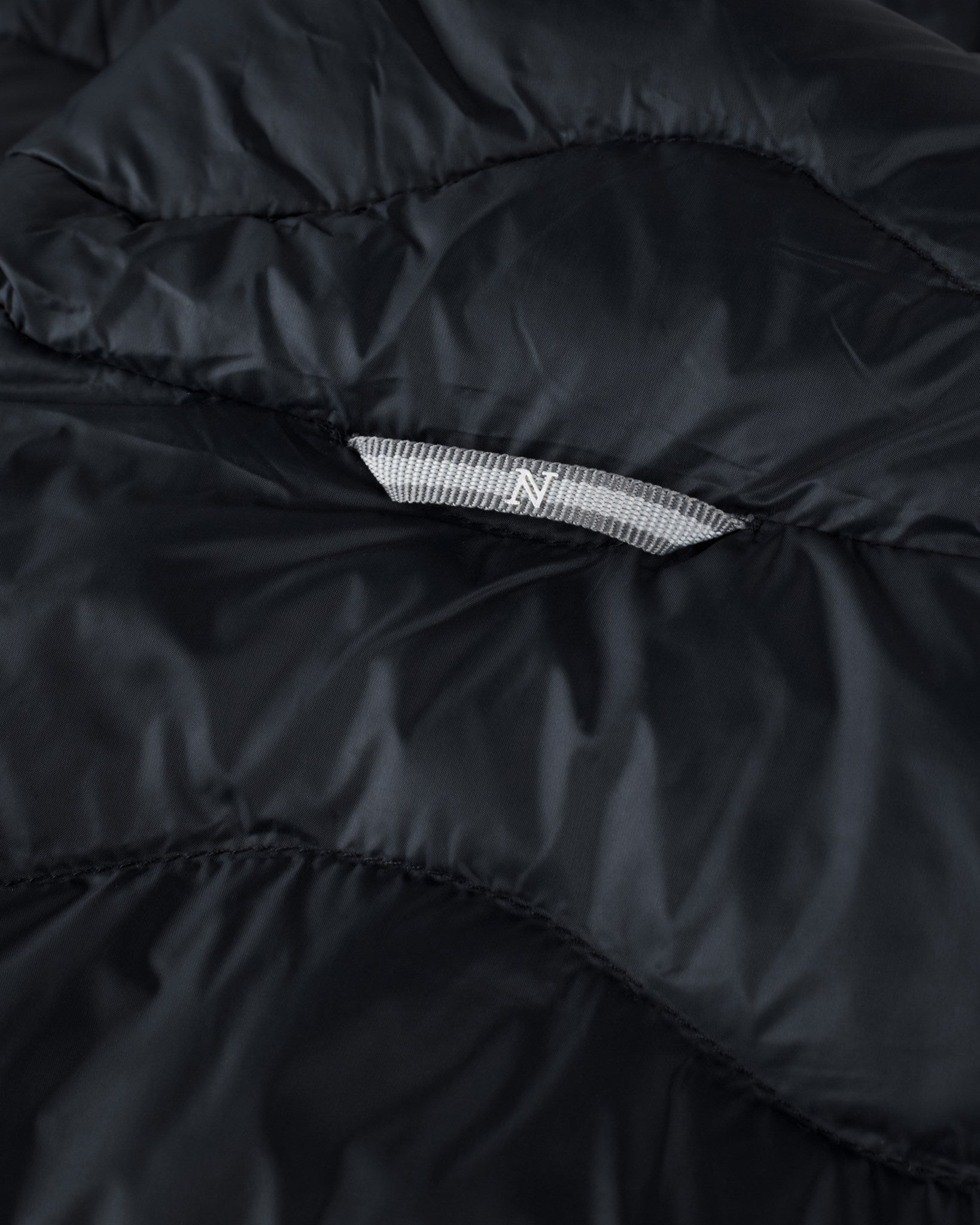 Sierra Women Black Closeup 3