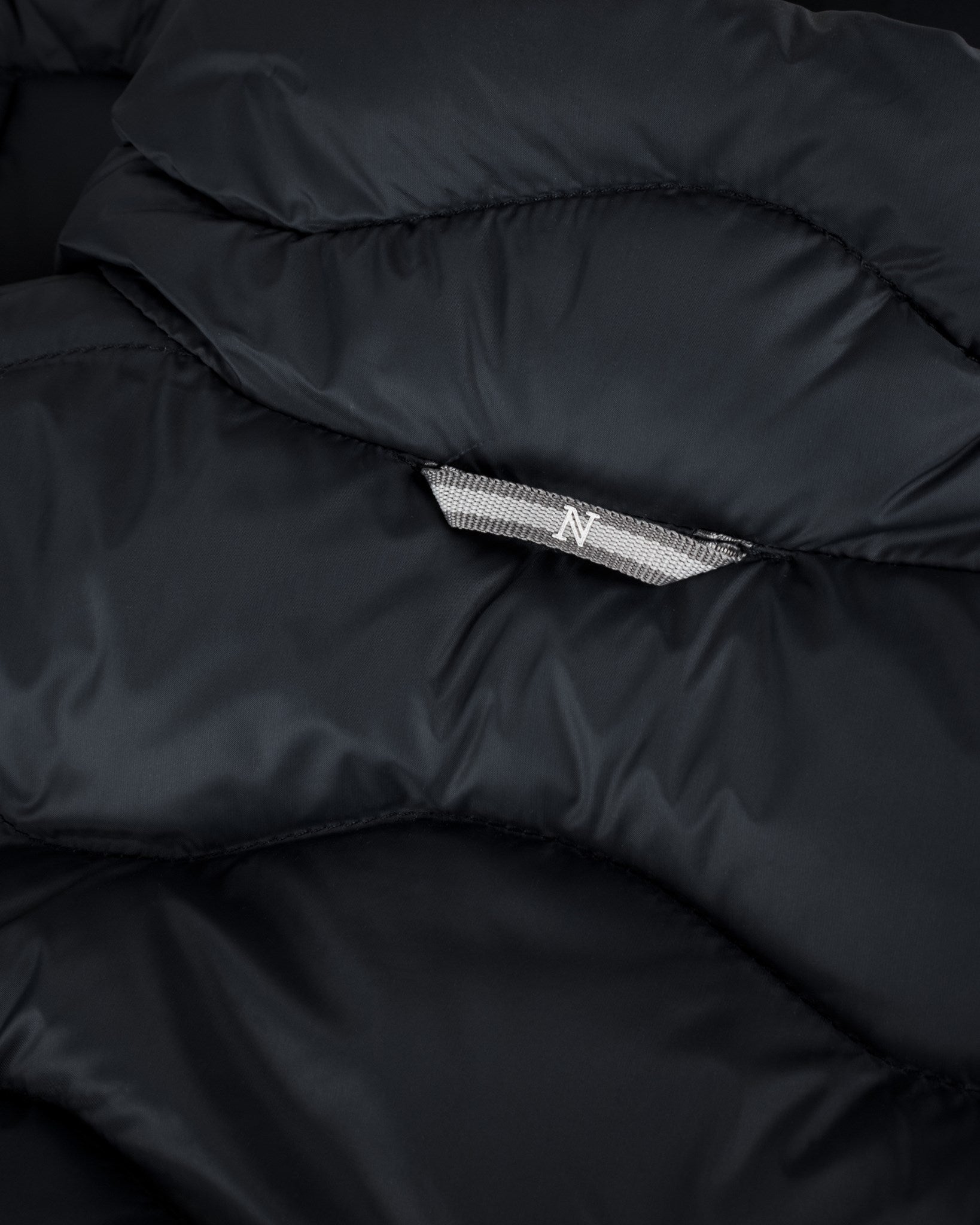 Sierra Women Navy Closeup 3