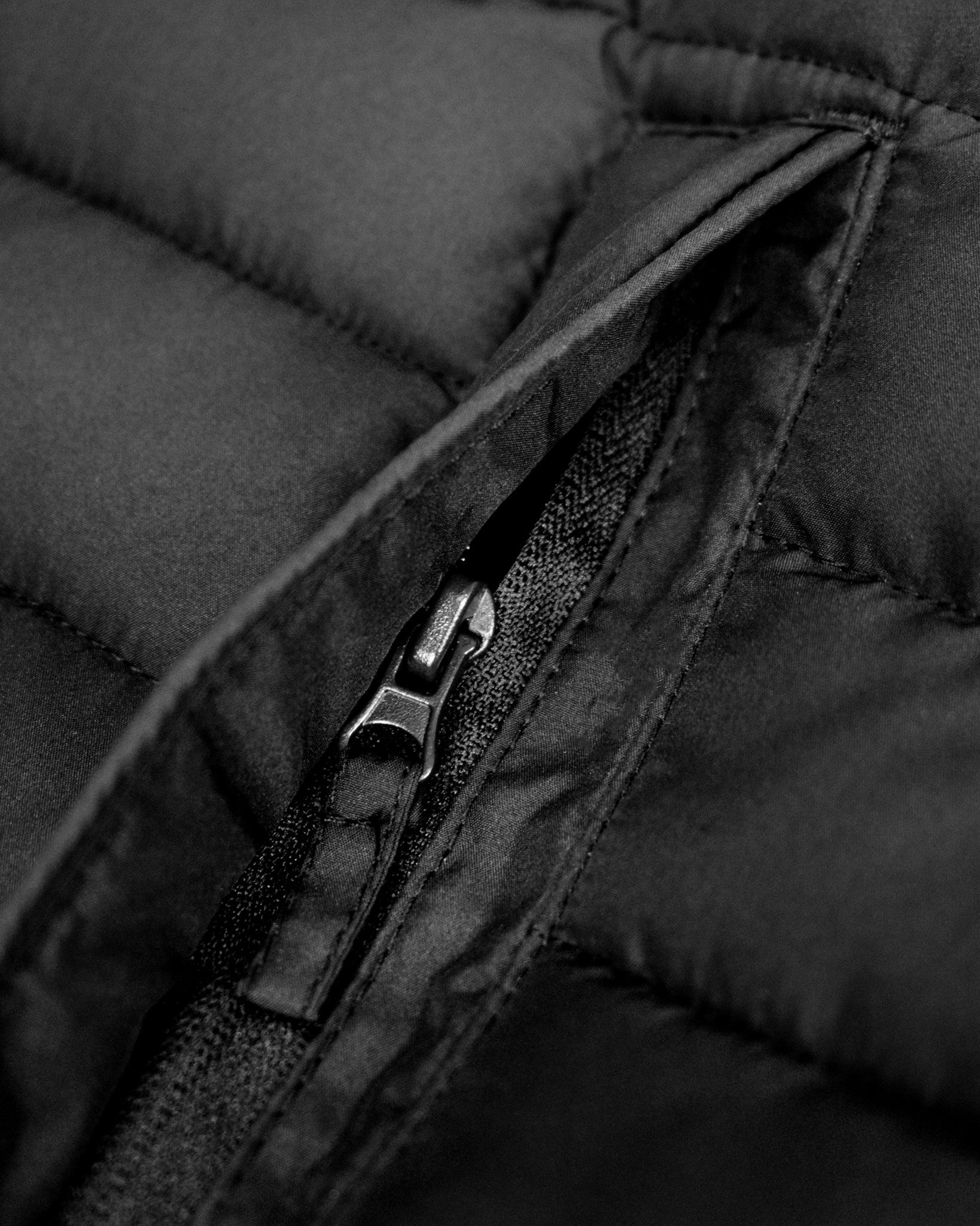 Vesper Men Black Closeup 1