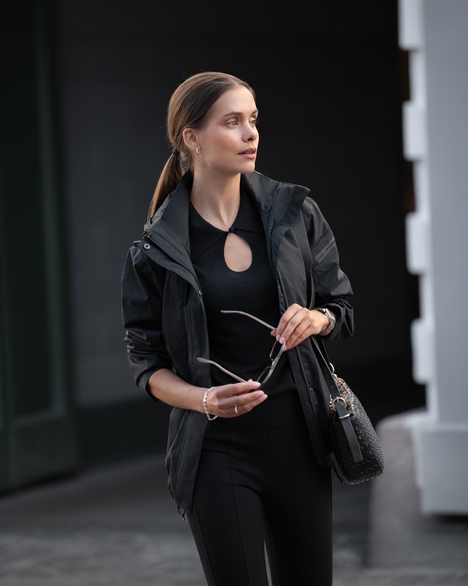Whitestone Women Black SS25 Modelimage (1)