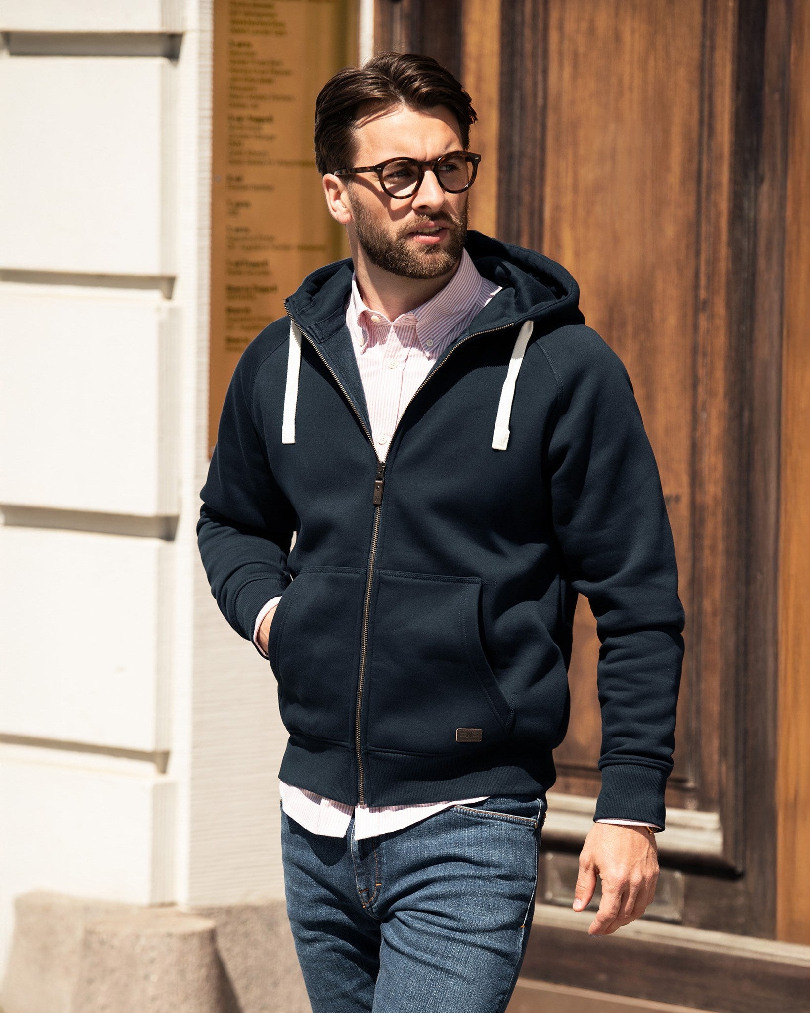 Williamsburg Men Navy AW25 Modelimage