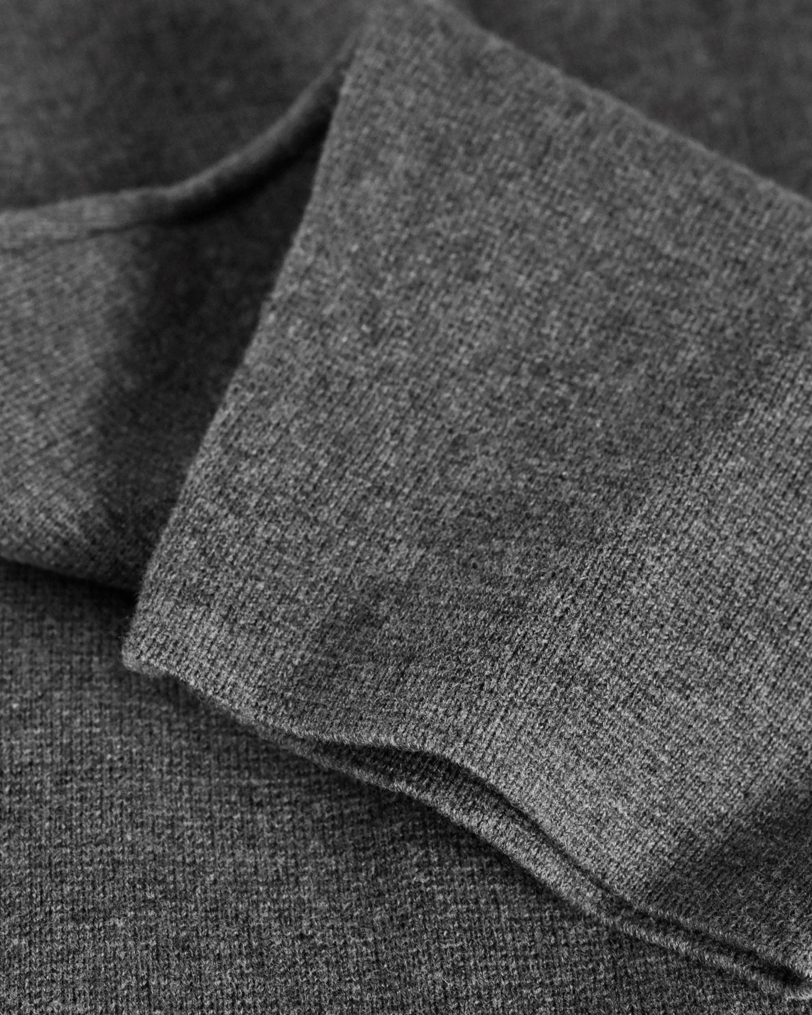 Wilton Men Dark Grey Melange Closeup 2